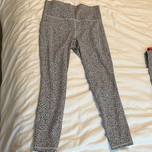 Athleta 7/8 leggings with pockets